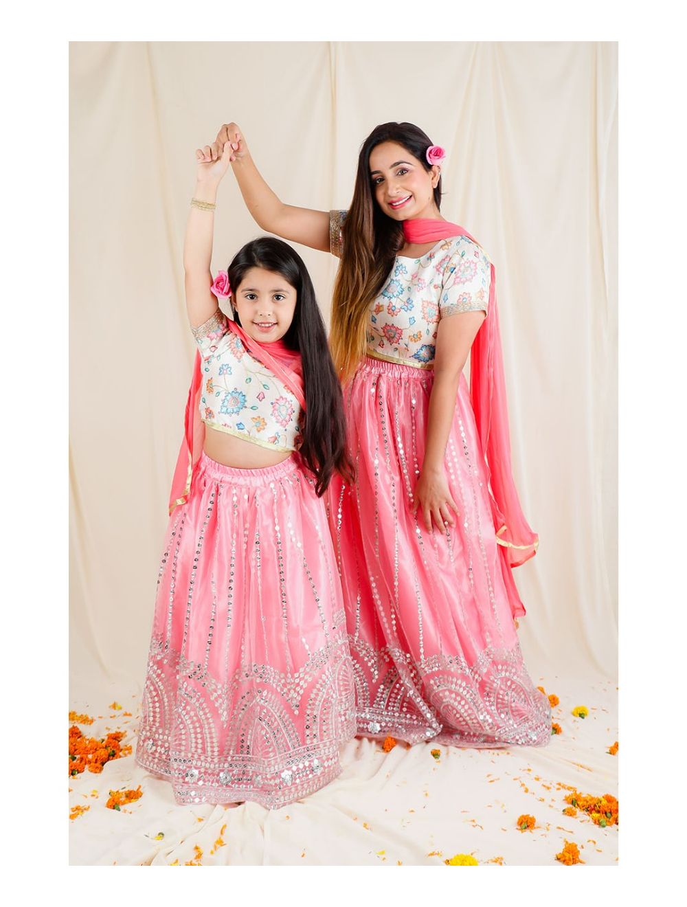 5 Mom and Daughter Dresses To Twin With Your Little One This Diwali | Mom  daughter matching dresses, Mom daughter matching outfits, Mom daughter  outfits